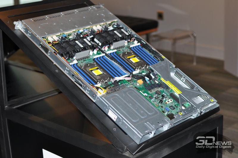  Типичный двухпроцессорный 1U сервер на EPYC. Производитель - Supermicro 