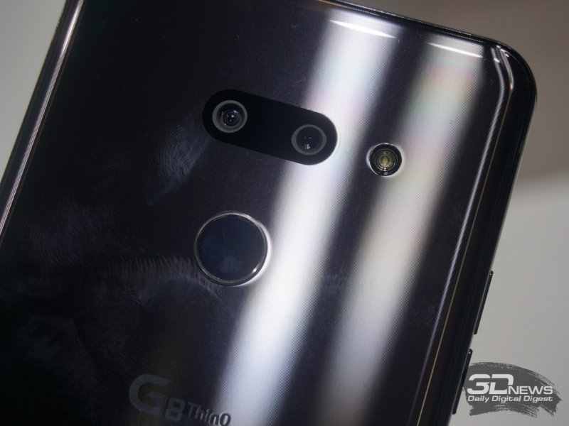  Не запачкать LG G8 ThinQ оказалось очень трудно 