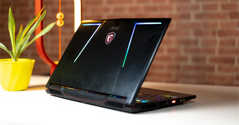 MSI GE63 8SF-233RU Raider RGB Edition 