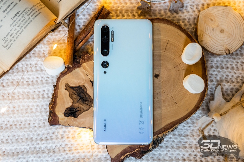  Xiaomi Mi Note 10, задняя панель: в углу — целый комплекс, состоящий из пяти камер и двух двойных блоков светодиодных вспышек 