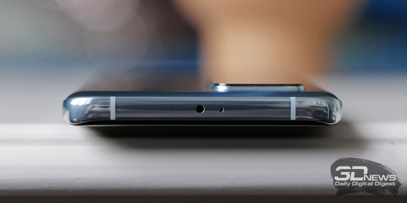  Huawei P40 Pro, верхняя грань: сенсор освещения и микрофон 
