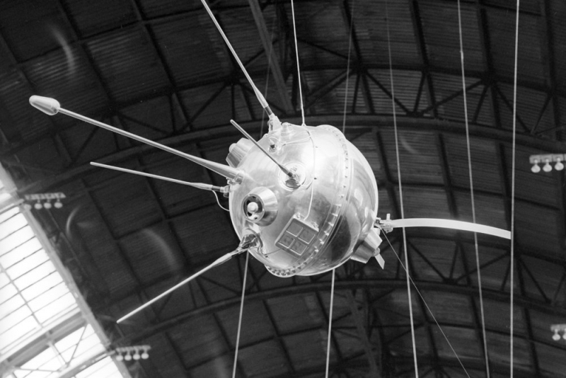  Запуск «Мечты» («Луны-1») заставил NASA форсировать работы по исследованию Селены космическими аппаратами. Фото Александра Моклецова / РИА Новости. Источник: https://rg.ru/2019/01/02/60-let-nazad-byla-zapushchena-pervaia-v-mire-kosmicheskaia-stanciia-luna-1.html 