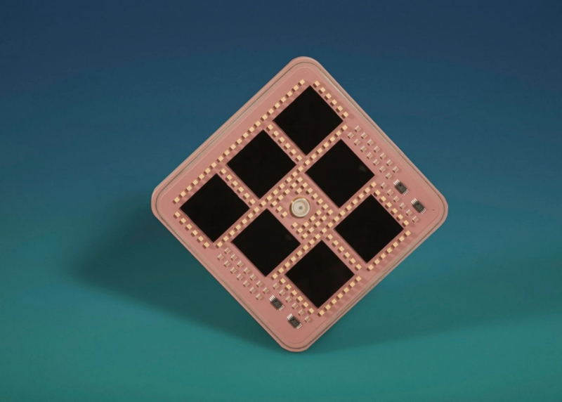  Мультимикросхемный модуль — multi-chip module, MCM — мэйнфрейма IBM System z10, выпускавшегося в 2008-2011 гг. (источник: IBM) 