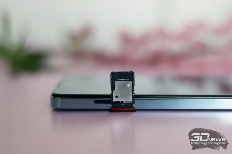  Слот для двух карточек nano-SIM и одной карточки MicroSD 