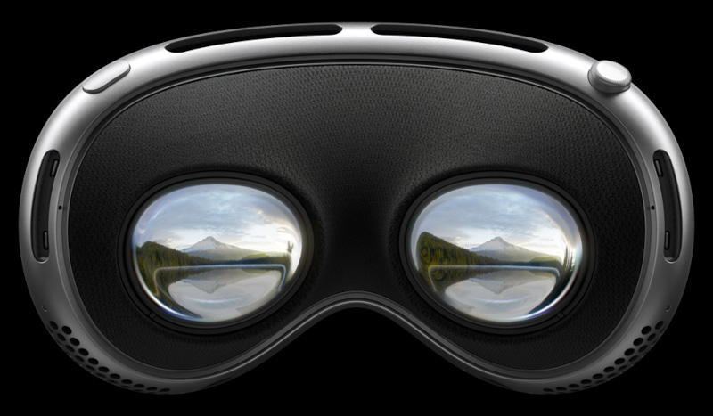  В гарнитуре Apple Vision Pro больше пикселей, чем в 4K-телевизоре. Специально разработанная система дисплеев micro-OLED содержит 23 млн пикселей, обеспечивая потрясающее разрешение и цветопередачу. Источник изображения: Apple 