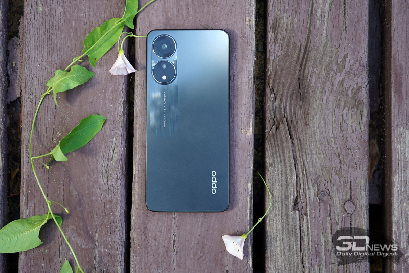  OPPO A78, задняя панель: в левом верхнем углу — два блока с камерами и одинарной светодиодной вспышкой 
