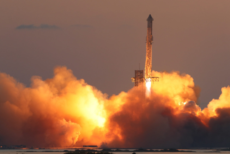  Пятый полет ракеты системы Superheavy - Starship компании SpaceX. Фото Стивена Кларка/Ars Technica 