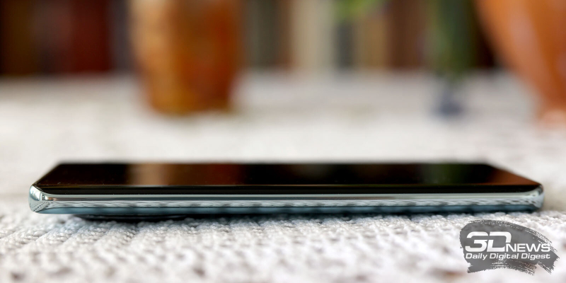  Xiaomi Redmi Note 14 Pro+ 5G, левая грань без функциональных элементов 