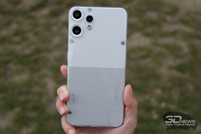  CMF Phone 2 Pro в комплектном чехле 