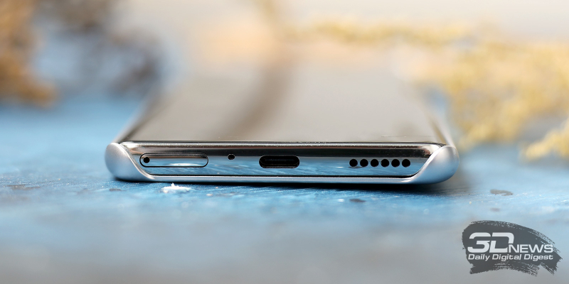 TECNO CAMON 40 Pro 5G, нижняя грань: микрофон, порт USB Type-C, динамик, слот для двух карточек Nano-SIM 