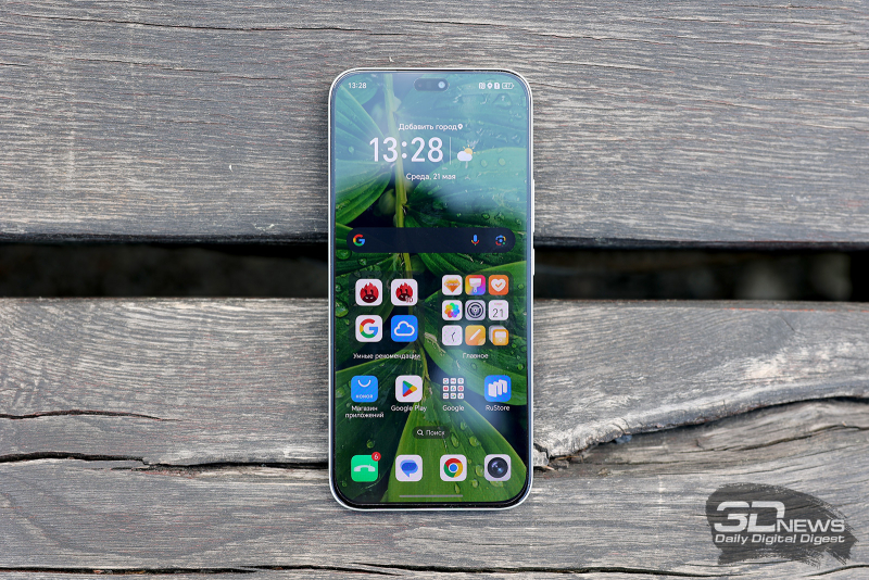  HONOR 400 Lite, лицевая панель: вверху по центру – овальное отверстие для фронтальной камеры и вспышки; выше, под кромкой – разговорный динамик 