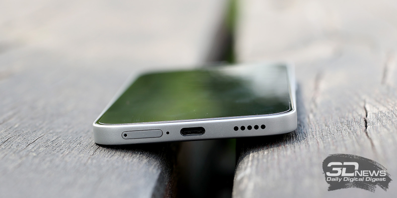  HONOR 400 Lite, нижняя грань: слот для SIM-карт, микрофон, порт USB Type-C, динамик 