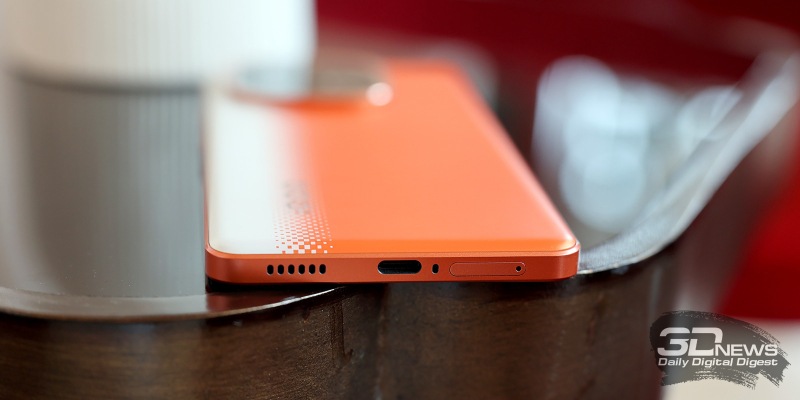  IQOO Neo 10, нижняя грань: слот для двух карточек nano-SIM, микрофон, порт USB Type-C, динамик 