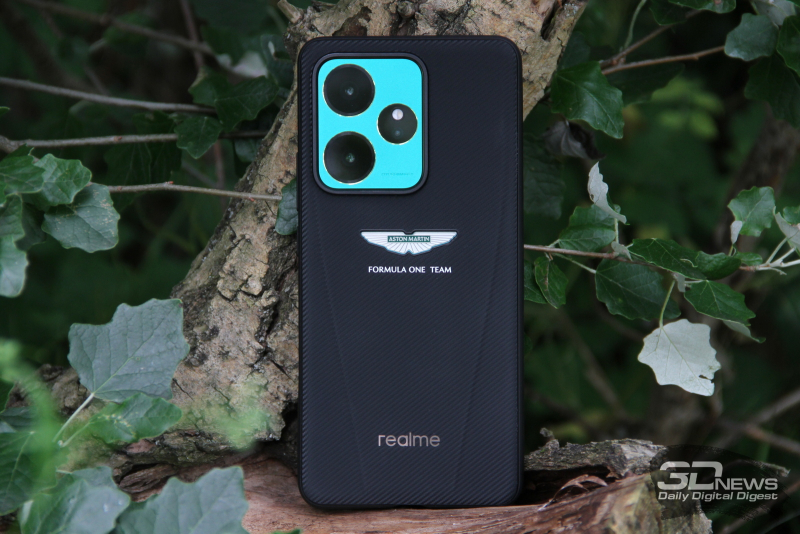  realme GT 7 Dream Edition в комплектном чехле 
