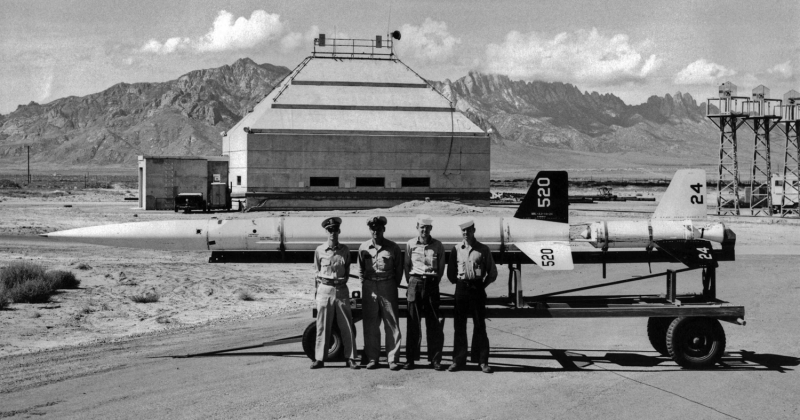  Американская высотная исследовательская ракета Aerobee-Hi была значительно меньше и дешевле германской A-4 («Фау-2») 