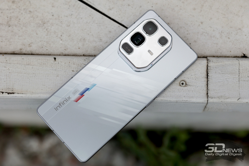  Infinix NOTE 50 Pro+ 5G, задняя панель: слева вверху – блок с тремя камерами, двойной вспышкой и блоком Active Halo 