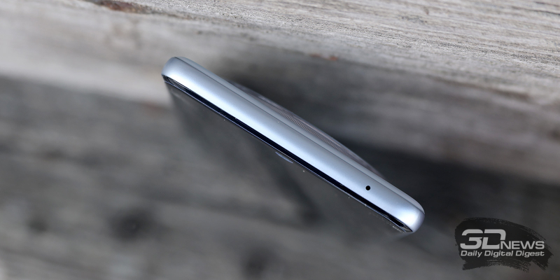  QOO Z10, верхняя грань: микрофон 