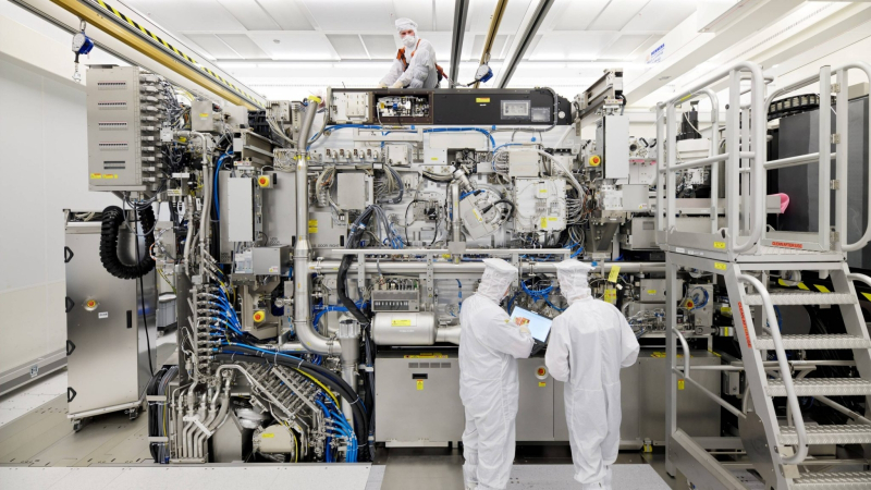  ASML)