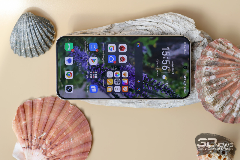  HONOR 400, лицевая панель: по центру в верхней части экрана – фронтальная камера в индивидуальном отверстии; выше, над кромкой экрана — тонкая прорезь разговорного динамика 