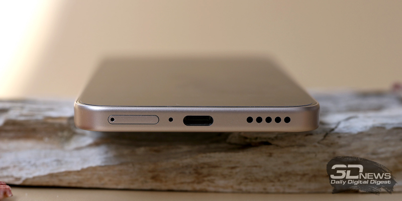  HONOR 400, нижняя грань: слот для SIM-карт, микрофон, порт USB Type-C и основной динамик 