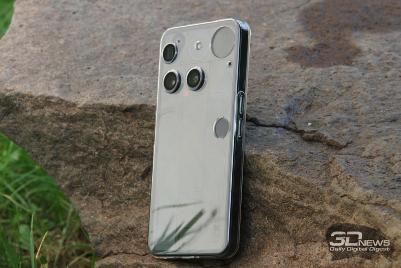  Nothing Phone (3) в комплектном защитном чехле 