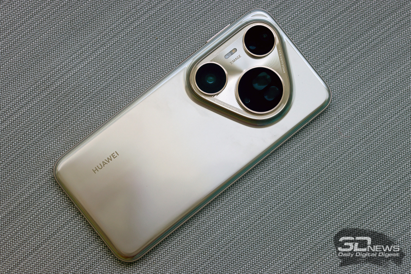  HUAWEI Pura 80 Ultra, задняя панель: выделяется треугольный блок с тремя камерами, дополнительными сенсорами и двойной светодиодной вспышкой 
