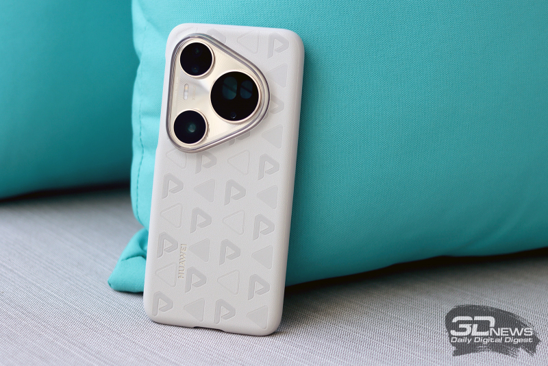  HUAWEI Pura 80 Ultra в комплектном чехле 