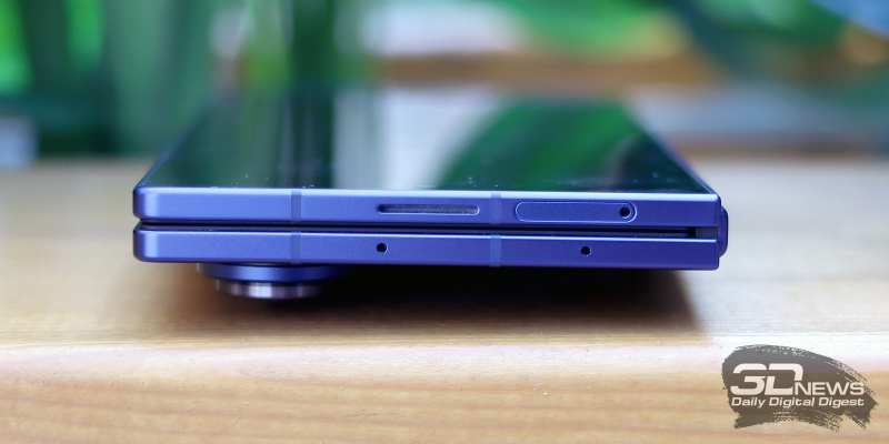  Samsung Galaxy Z Fold7, верхние грани в сложенном состоянии: динамик, микрофоны и слот для SIM-карт 