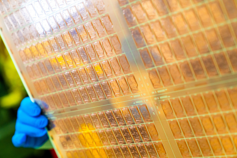 Крупнейший переезд в индустрии: Эксперт Intel по стеклянным подложкам перешёл в Samsung