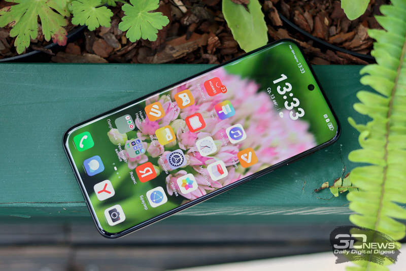 HUAWEI Pura 80 Pro, лицевая панель: фронтальная камера в отверстии в верхней части экрана, разговорный динамик под верхней кромкой корпуса 