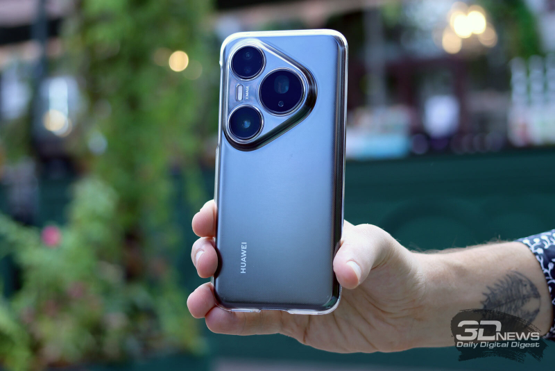  HUAWEI Pura 80 Pro в комплектном чехле 