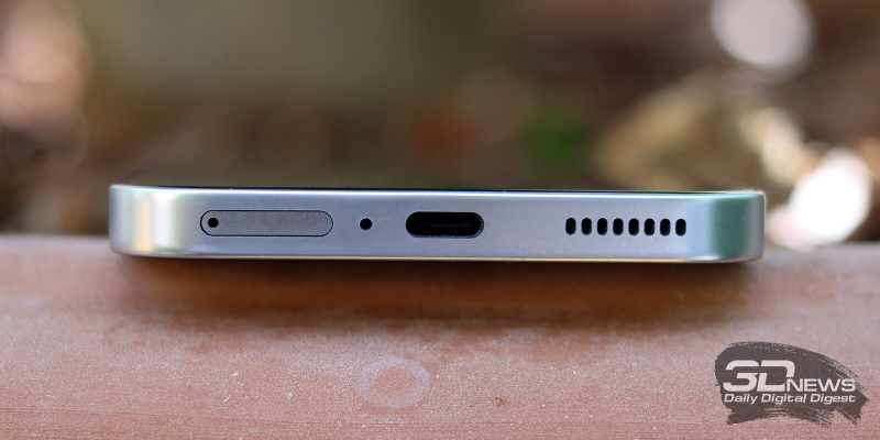  Infinix GT 30 Pro, нижняя грань: слот для SIM-карт, микрофон, порт USB Type-C, динамик 