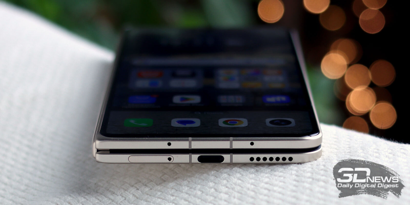  HONOR Magic V5, нижняя грань в закрытом виде: микрофон, порт USB Type-C, динамик, слот для двух карточек nano-SIM 