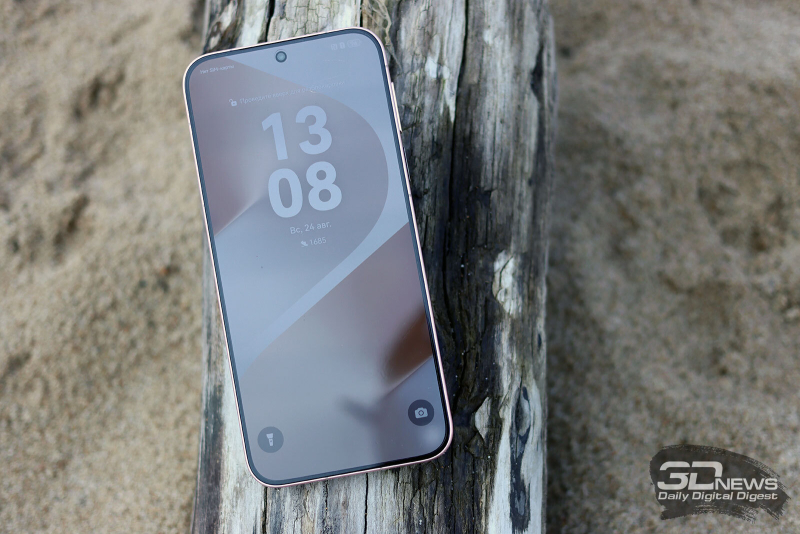 HUAWEI Pura 80, лицевая панель: фронтальная камера в отверстии в верхней части экрана, разговорный динамик под верхней кромкой корпуса 