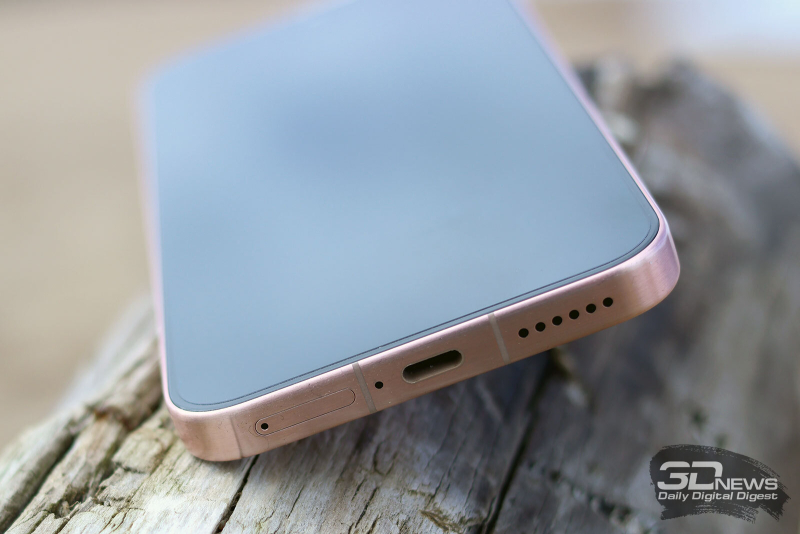 HUAWEI Pura 80, нижняя грань: слот для SIM-карт, динамик, микрофон, порт USB Type-C 