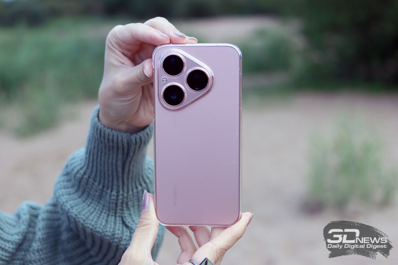 HUAWEI Pura 80 в комплектном чехле 