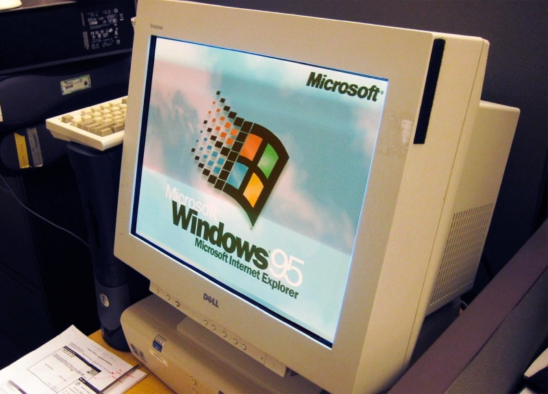 Windows 95 на ноутбуках быстрее разряжала аккумулятор, чтобы не превратить ПК в кирпич