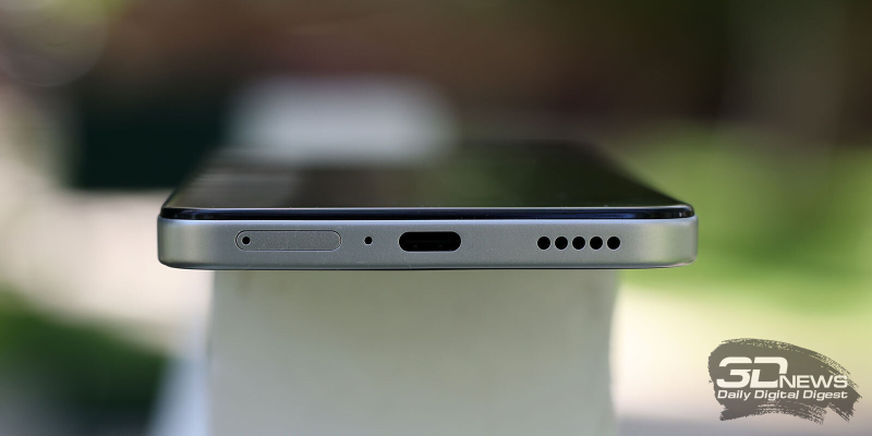  HONOR X7d, нижняя грань: микрофон, порт USB Type-C, динамик, слот для SIM-карт 