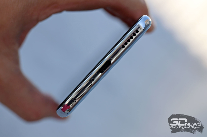  HUAWEI nova 14 Pro, нижняя грань: слот для двух SIM-карт, микрофон, порт USB Type-C, динамик 