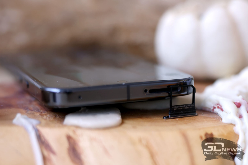  Google Pixel 10 Pro XL, слот для одной карточки стандарта nano-SIM 