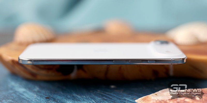  Apple iPhone Air, левая грань: клавиши регулировки громкости и Action-клавиша 