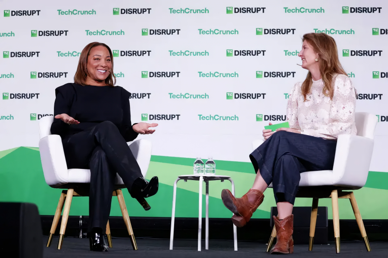  «Ну подумаешь, случится когда-нибудь одна маленькая плохая авария, ха-ха, — как бы говорит нам Текедра Мавакана (на фото слева), — сегодня общество готово это принять. Зато какие дивиденды ожидают наших акционеров!» (источник: TechCrunch) 