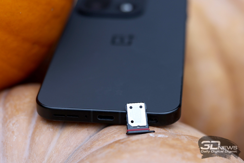  Слот для двух карточек стандарта nano-SIM 