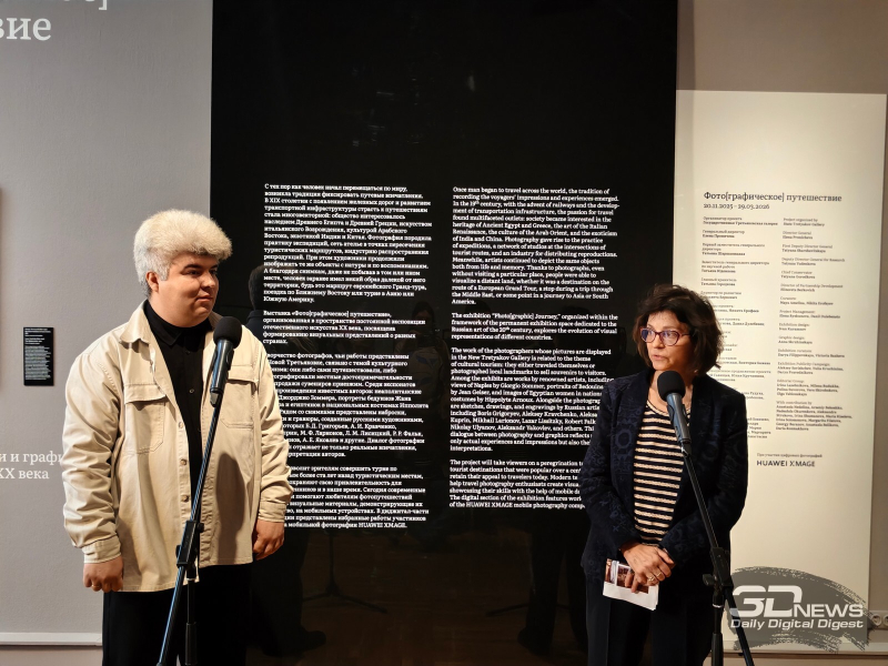  Куратор проекта (и член жюри HUAWEI XMAGE 2025 Никита Ерофеев и заместитель генерального директора Третьяковской галереи по научной работе Татьяна Юденкова 