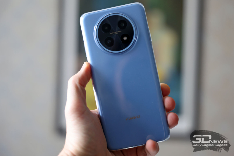  HUAWEI nova 14i в комплектном чехле 