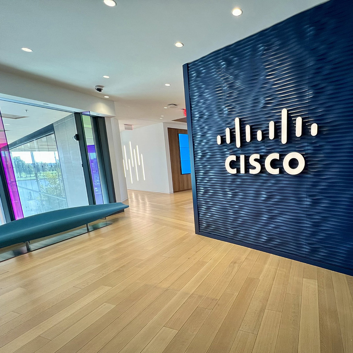 ИИ-бум вернул Cisco во времена пузыря доткомов: через четверть века акции компании вернулись к историческому пику, но не её капитализация