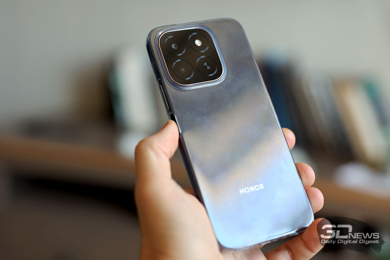  HONOR X6c в комплектном чехле 