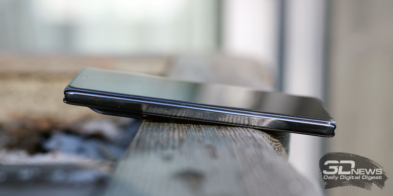  HUAWEI Mate X7 в сложенном состоянии, левая грань: шарнир 