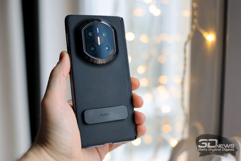  HUAWEI Mate X7 в комплектном чехле 