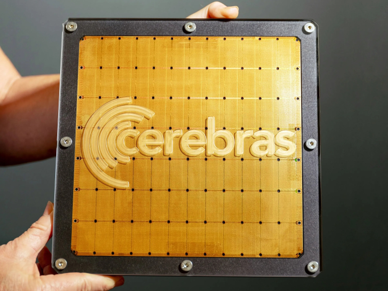  Разработчикам WSE-1 пришлось самим проектировать и корпус для своего царь-чипа, и готовую справляться с его чудовищным теплорассеянием систему охлаждения, &mdash; до них такие задачи никто не решал (источник: Cerebras) 